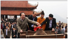 Bell casting ceremony in Tay Yen Tu pagoda