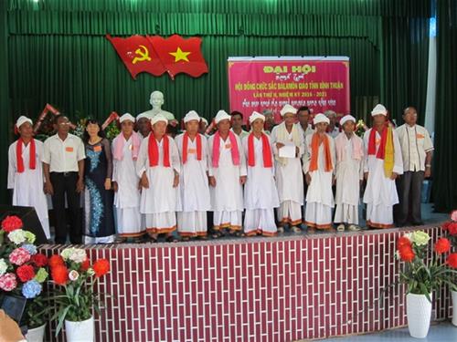 Meeting with religious dignitaries, outstanding people of ethnic groups in Binh Thuan