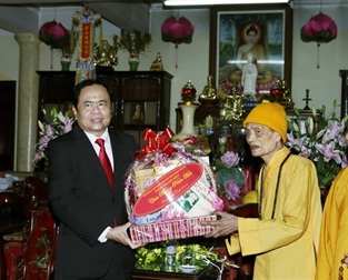 VFF leader pays Tet visits to Buddhist patriarch