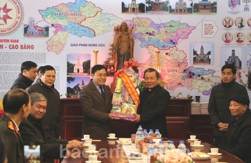 Lang Son authorities extend Tet greetings to religious dignitaries