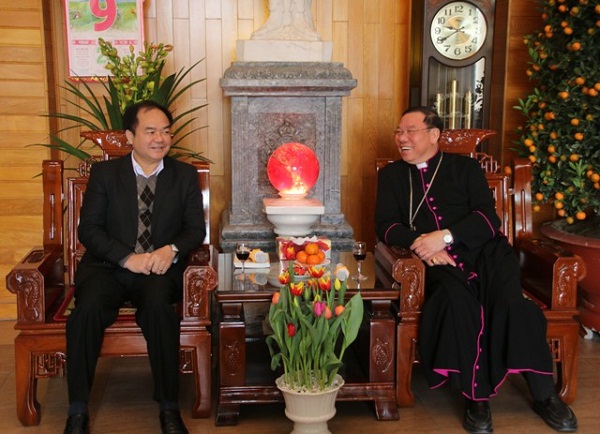 Government religious committee leader extends Tet visit to Hai Phong Diocese 