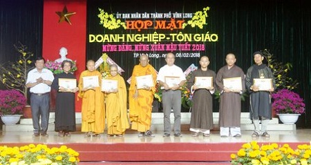 Vinh Long honors contributions of religious churches