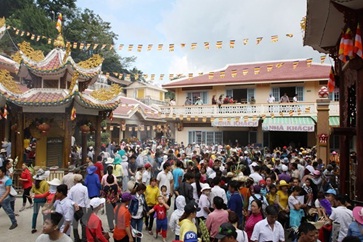 Ba Den Mountain Spring Festival opens