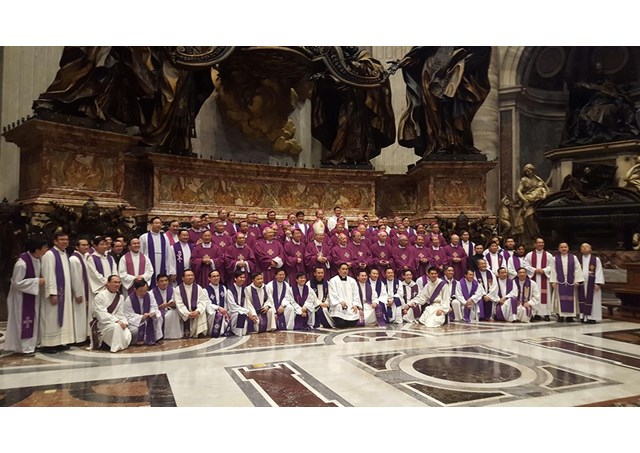 Vietnamese Bishops visits tombs of apostles