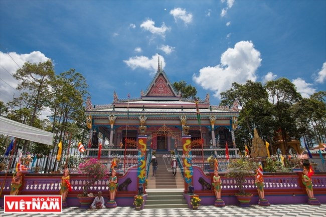 Chen Kieu Pagoda, Khmer's fantastic ornamentation