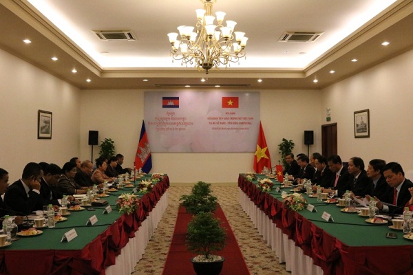 Vietnam, Cambodia promote exchanges on religious affairs 