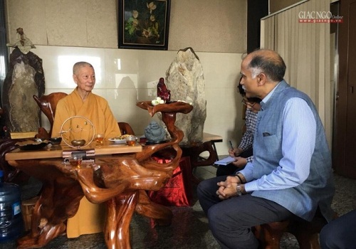 Indian Ambassador to Vietnam Parvathaneni Harish meets with Deputy Patriarch Thích Trí Quảng