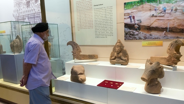 Vietnamese archaeological treasures introduced to public