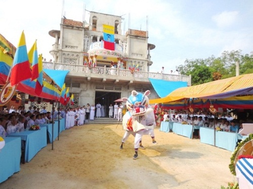 Caodai Parish in Tay Ninh installs Divine worshipping symbol 