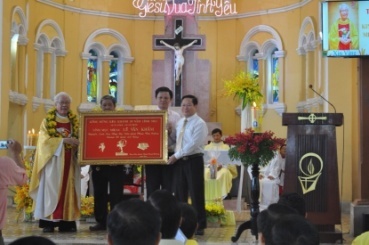 Binh Duong provincial religious committee extends congratulation to Priest Michael Lê Văn Khâm on his 50th anniversary of priesthood ordination