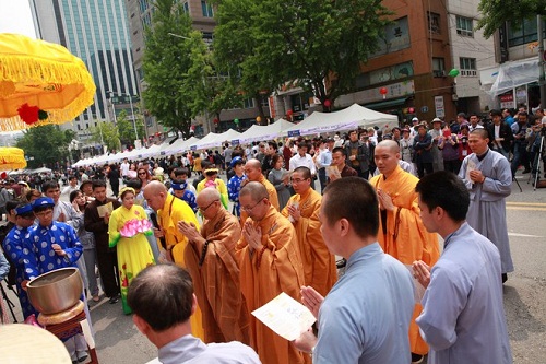 Buddha bathing tradition of Vietnamese Buddhism in Korea