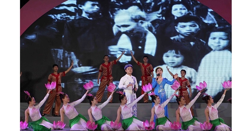 Sen village festival celebrates President Ho Chi Minh’s birthday