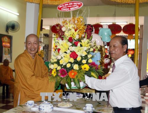 Vinh Long authorities extend congratulation to VBS Chapter on Buddha’s Birthday