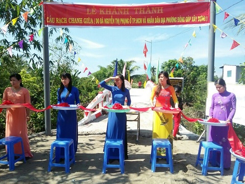 Hoa Hao Buddhist Church in Tien Giang builds bridges for locals