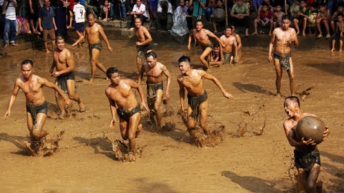 Mud festival in Van village