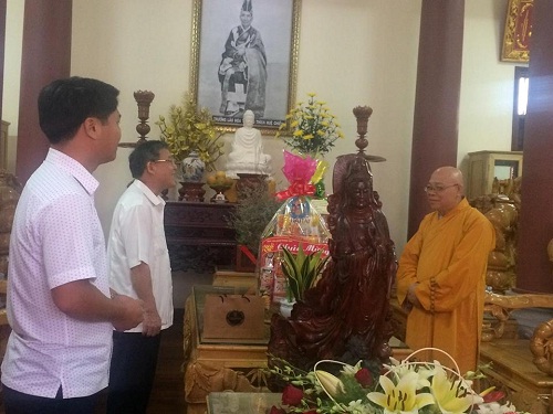 Local authorities in Kon Tum, Quang Binh, Ninh Binh extends congratulations to Buddha’s Birthday