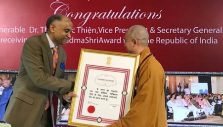 Senior Venerable Thích Đức Thiện receives India’s noble award