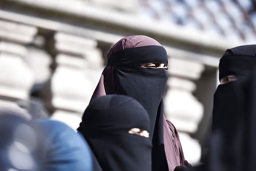 Danish parliament passes ban on burqa and niqab