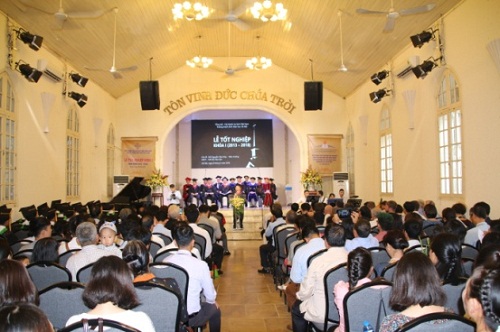 Hanoi Bible and Theology school holds graduation ceremony for first course