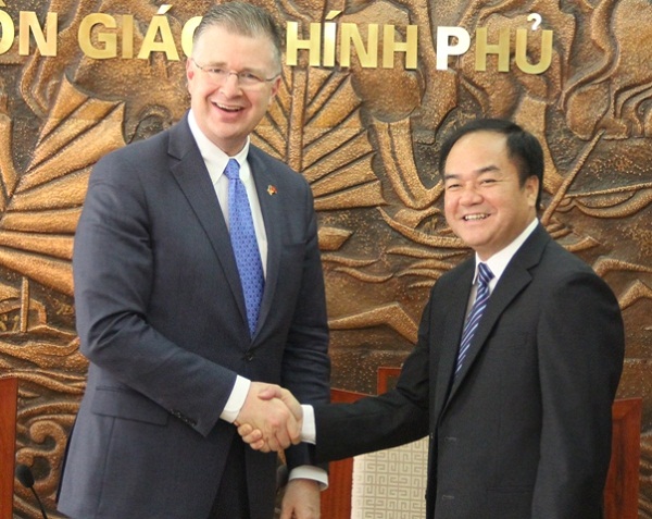 Government religious committee leader receives U.S. Ambassador to Vietnam