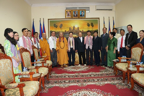 Binh Duong provincial religious committee’s delegation visits Cambodia 