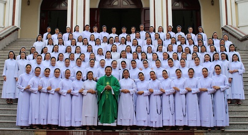 Bui Chu Diocese’s Dominican Congregation holds first spiritual retreat for its sisters