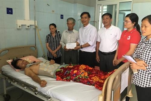 Priest of Lai Chau parish sends aids to flood victims in Lai Chau