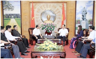 Thanh Hoa provincial government leader receives new Bishop of Thanh Hoa diocese