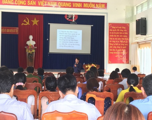 Religious affairs training for local officials in Lam Dong