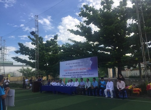 Friendly football competition amongst religious and authorities teams opens in Da Nang