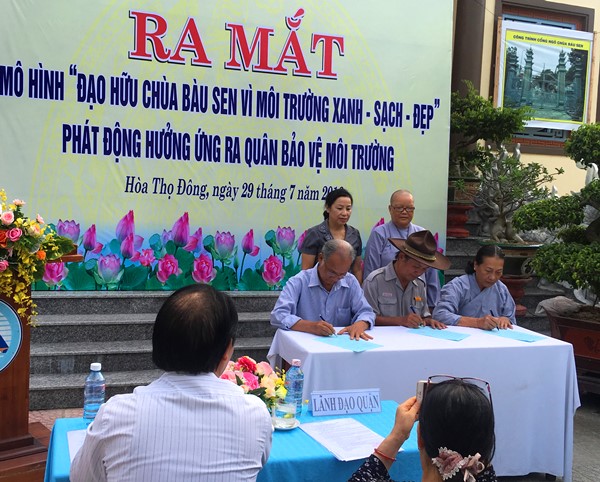 Bau Sen pagoda in Da Nang actively responds to environment protection movement