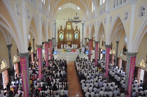 Mass for the Assumption of Blessed Mary held in Trai Gao Parish, Thai Binh Diocese 