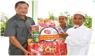 An Giang authorities congratulate Cham people on Roya Haji festival