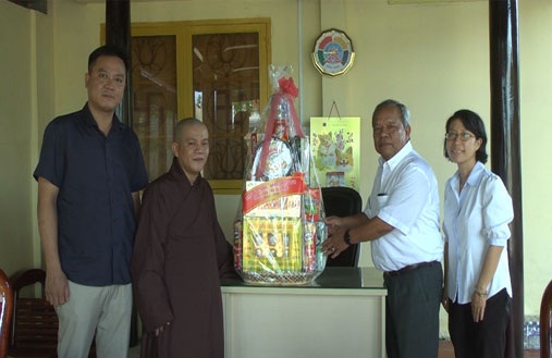 Thu Dau Mot city authorities visit Buddhist facilities on Vu Lan Festival