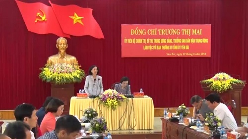 Politburo member Truong Thi Mai works with Yen Bai