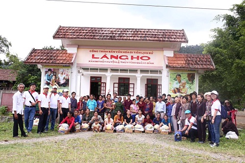 Hoang Phuc pagoda in Quang Binh sends gifts to Van Kieu ethnic people on Vu Lan festival