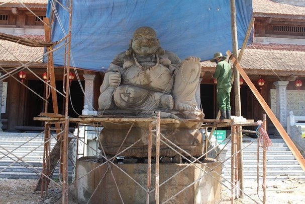 Sixty-ton Maitreya Buddha statue installed in Lam Son Pagoda