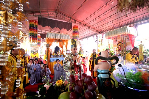 Largest Buddhist Requiem held in Mekong Delta