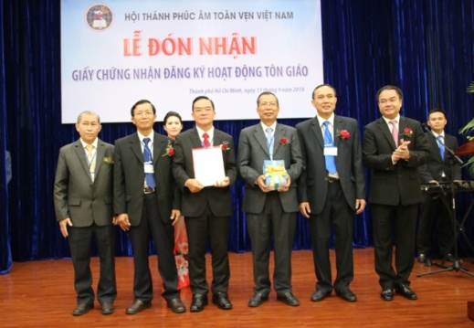 Vietnam Full Gospel Church receives registration certificate 