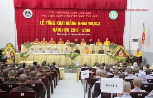 Buddhist Institute in Hue opens new school year