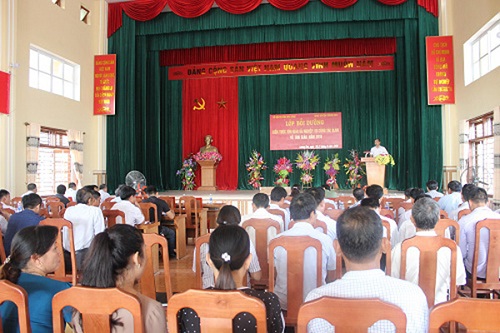 Religious affairs training for local officials in Hoa Binh