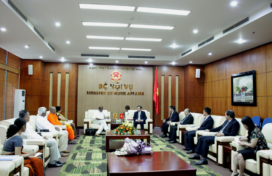 Home affairs leader receives Minister for Buddhist affairs from Sri Lanka