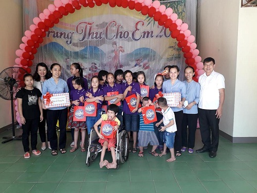 Religious committee in Quang Binh gives support to orphans & children with disabilities at Catholic sponsoring center