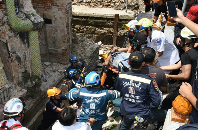 Bankok temple bell tower collapses, killing 1