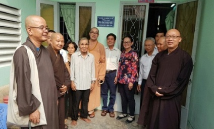 Buddhist chapter in Tien Giang send relief to local disadvantaged people