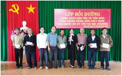 Ethnic and religious training for prestigious ethnic people held in Dak Lak 