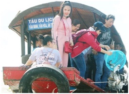 Fish release by Buddhists in Ben Tre