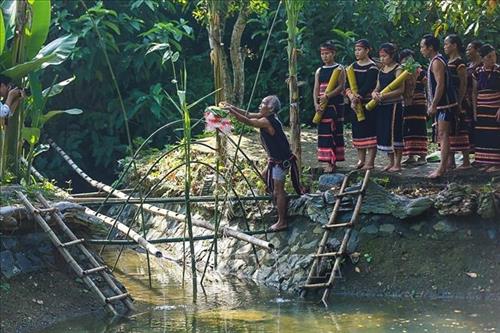 New rice celebration of Xo Dang ethnic minority represented in Hanoi