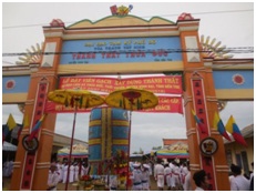 Reconstruction of Caodai oratory in Ben Tre