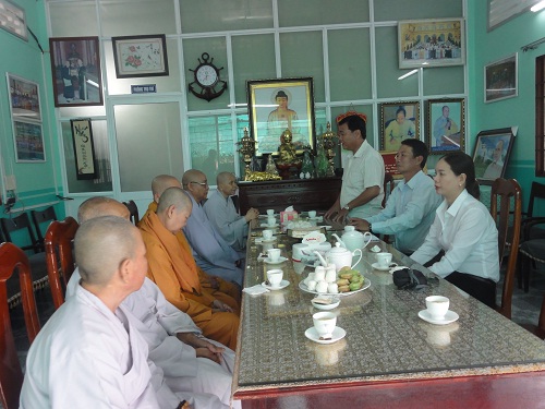 Religious affairs committee in Ca Mau extends congratulation to newly ordained Bhikkhunis